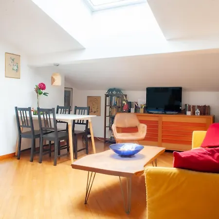 Quite And Lovely Attic - Paolo Sarpi 8 - Location דירה *