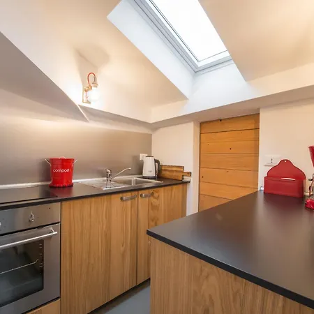 Quite And Lovely Attic - Paolo Sarpi 8 - Location דירה